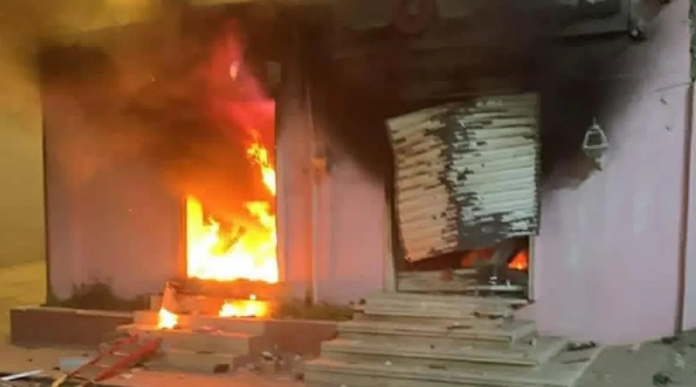 اندلاع نيران في إحدى البنايات في جنزور إثر الاشتباكات المسلحة (من مقطع فيديو رائج للاشتباكات)