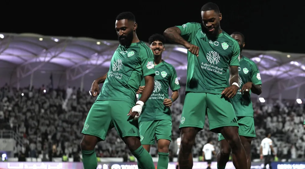 توني محتفلاً بهدفه في مرمى الشباب (دوري روشن)