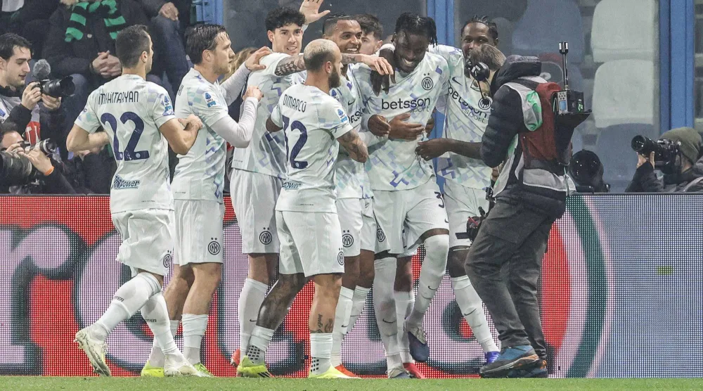 يواجه إنتر ميلان يوفنتوس وهو في حالة فنية رائعة بعدما  أحكم قبضته على الصدارة في توقيت مهم من الموسم  (إ.ب.أ)