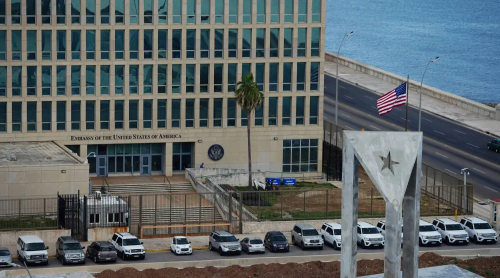 مقر السفارة الأميركية في هافانا (رويترز)