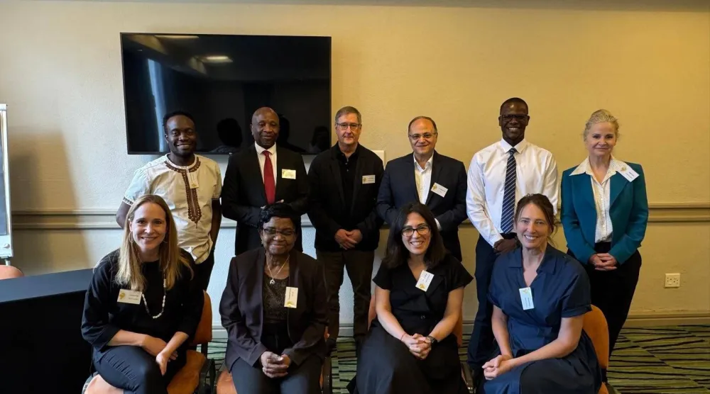 رئيس «هيئة الدواء المصرية» علي الغمري يشارك في ملتقى استخدمات الذكاء الاصطناعي في مجالات الأدوية بجنوب أفريقيا (الصفحة الرسمية لهيئة الدواء)