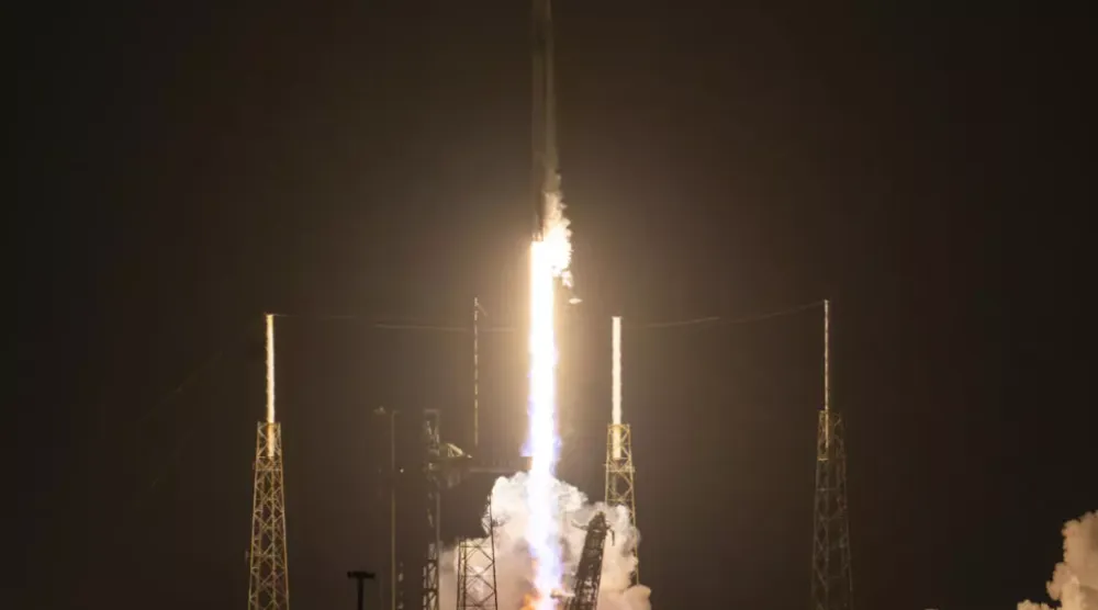 A SpaceX Falcon 9 rocket with the company's Dragon spacecraft on top launches from Cape Canaveral, en route to the International Space Station © Jim WATSON / AFP
