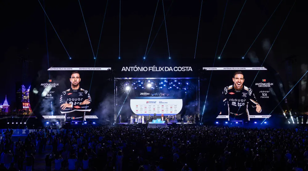 دا كوستا لحظة تتويجه باللقب (الشرق الأوسط)