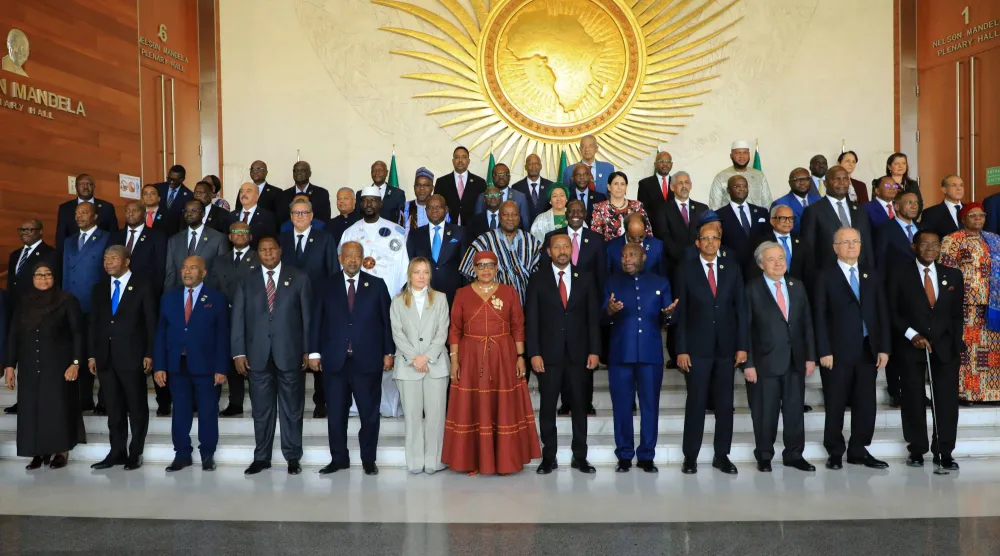صورة جماعية لقادة وممثلي الدول المشاركة في مؤتمر القمة للاتحاد الأفريقي بأديس أبابا أمس (إ.ب.أ)