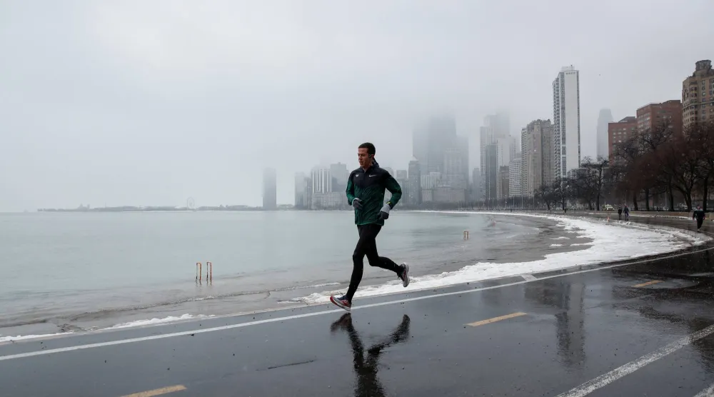 النشاط البدني يرتبط ارتباطاً وثيقاً بطول العمر وانخفاض خطر الإصابة بالأمراض المزمنة (رويترز)