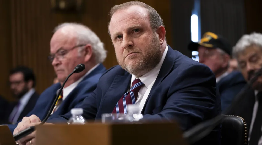 جيريمي كارل خلال جلسة استماع أمام مجلس الشيوخ يوم 12 فبراير (نيويورك تايمز)