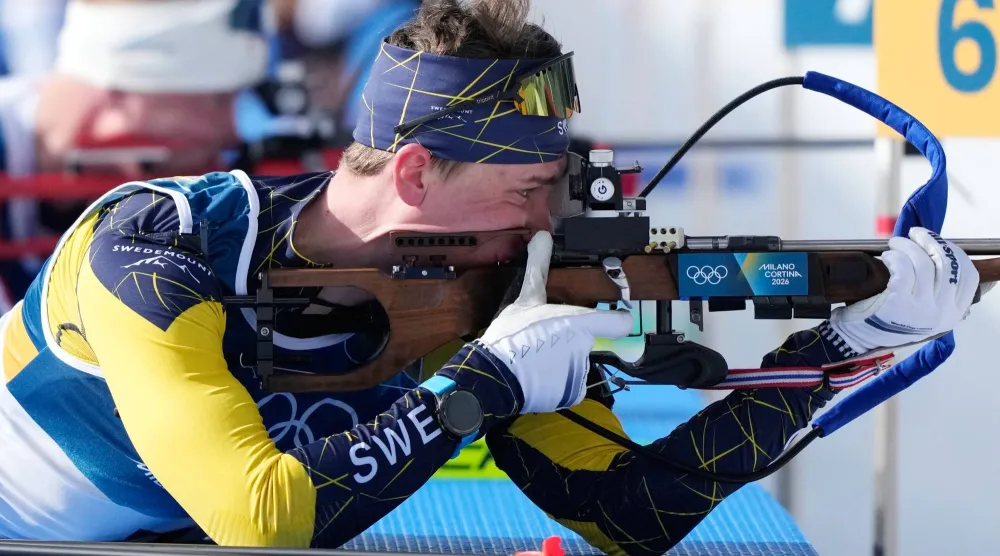 السويدي مارتن بونسيلوما حصد ذهبية البياثلون (أ.ب)