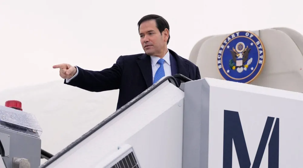 وزير الخارجية الأميركي ماركو روبيو أثناء مغادرته مطار ميونيخ الدولي صباح الأحد (أ.ف.ب)