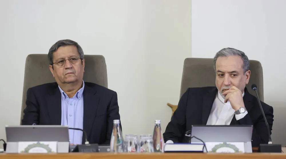 عراقجي خلال مشاركته في اجتماع الحكومة الأحد قبل مغادرة طهران إلى جنيف (الرئاسة الإيرانية) 