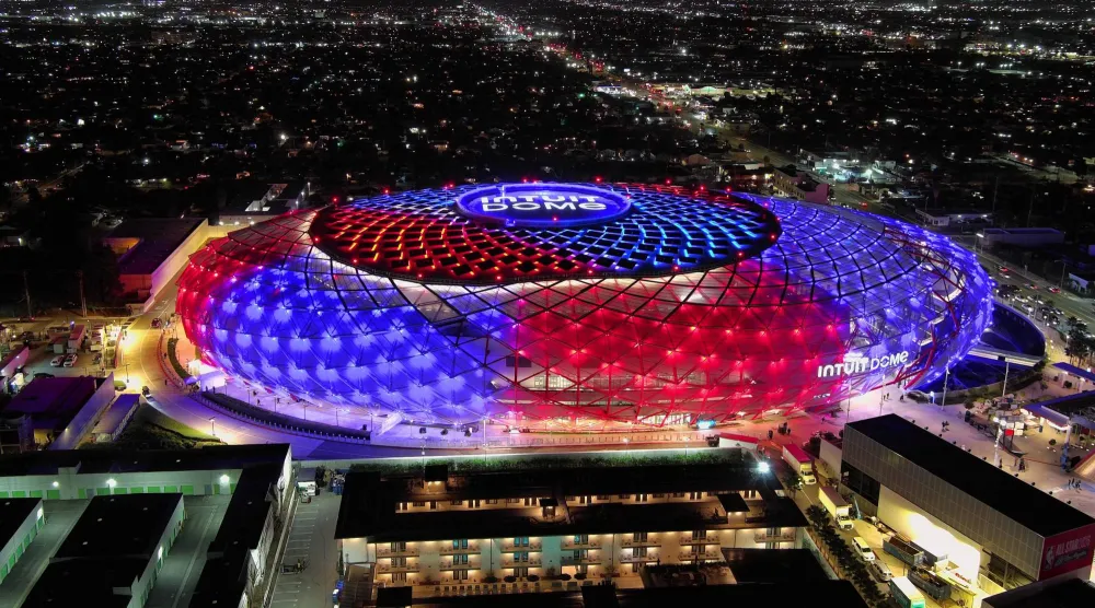 نجحت رابطة دوري كرة السلة الأميركي للمحترفين في رهانها لإضفاء مزيد من الحيوية على مباراة كل النجوم عبر الصيغة الجديدة (رويترز)