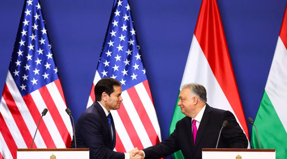 وزير الخارجية الأميركي ماركو روبيو خلال مؤتمر صحافي مشترك مع رئيس وزراء المجر فيكتور أوربان في بودابست (رويترز)