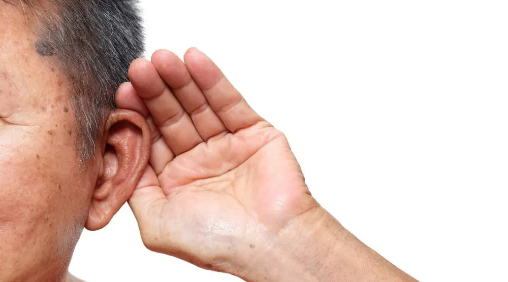 ضعف السمع يزداد شيوعاً مع التقدم في العمر (جامعة سينسيناتي)