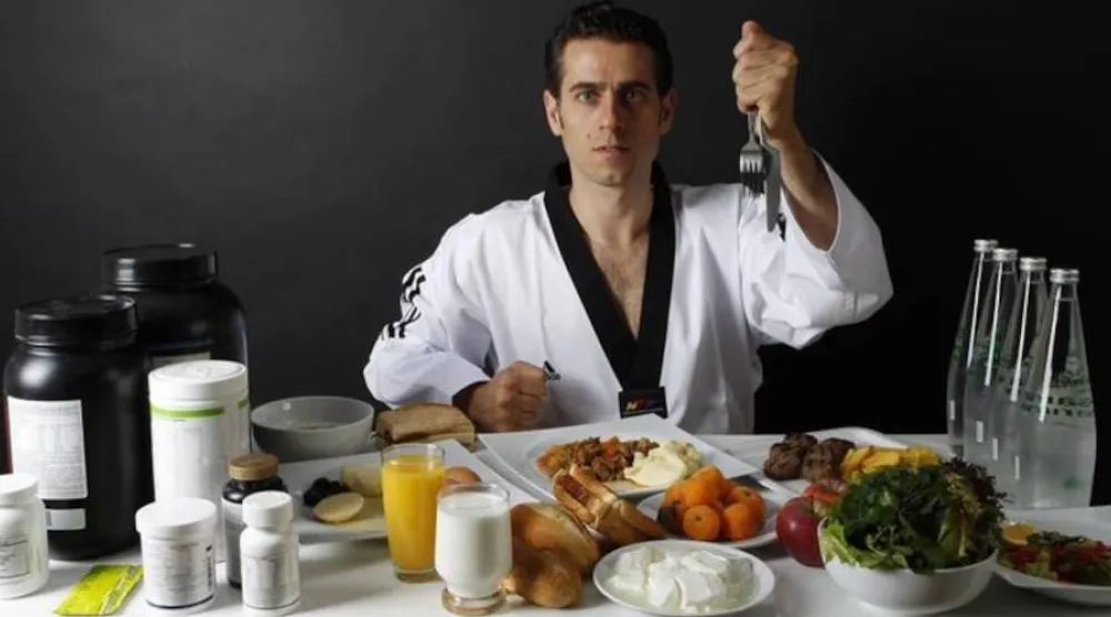 للنظام الغذائي أهمية كبيرة بالنسبة للرياضيين الأولمبيين (رويترز)