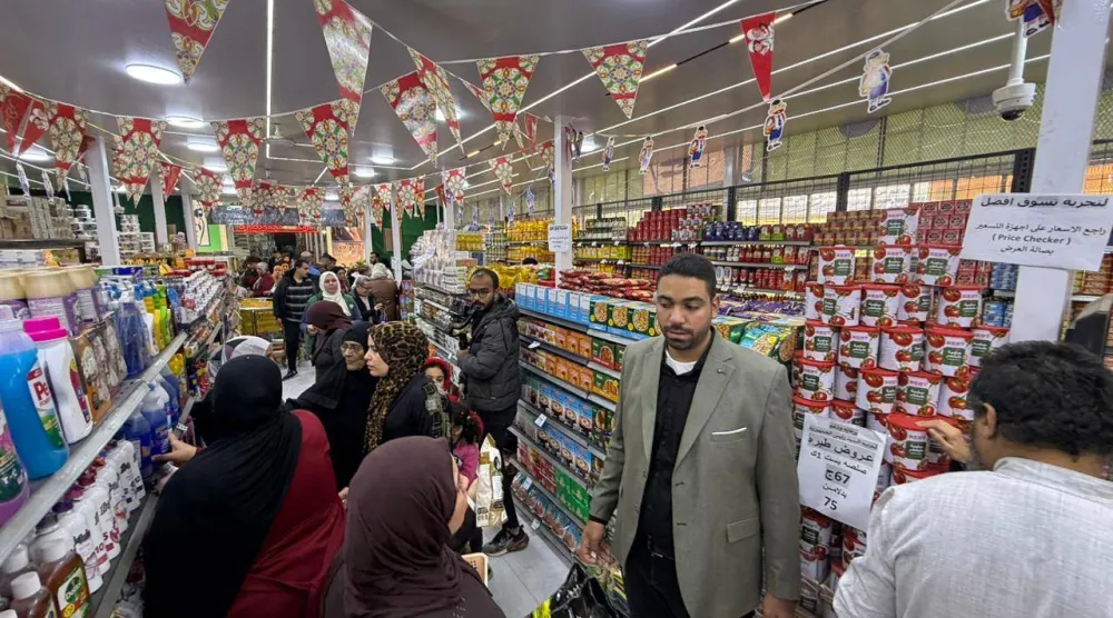 إقبال جماهيري كبير على معرض «أهلاً رمضان» في محافظة الدقهلية (وزارة التموين المصرية)