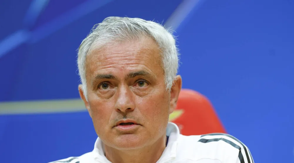 مدرب بنفيكا البرتغالي جوزيه مورينيو (إ.ب.أ)