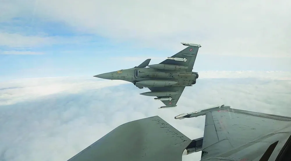 طائرة «رافال» فرنسية تحلّق في أجواء بولندا يوم 13 سبتمبر 2025 (أ.ف.ب) 