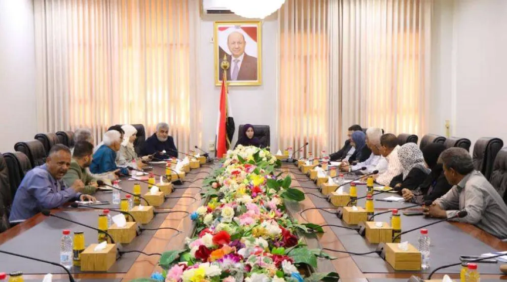 وزيرة التخطيط والتعاون الدولي بالحكومة اليمنية أفراح الزوبة ترأس اجتماعاً في عدن (سبأ)