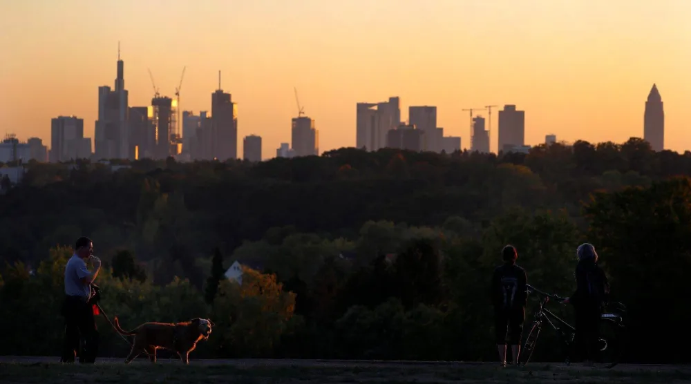 منظر عام للحي المالي في فرانكفورت (رويترز)