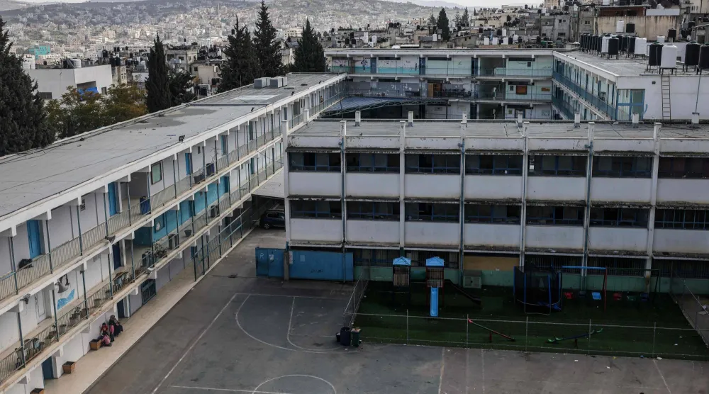 مدرسة تابعة للأمم المتحدة في مخيم بلاطة للاجئين الفلسطينيين على الأطراف الشرقية لمدينة نابلس في الضفة الغربية (أ.ف.ب)