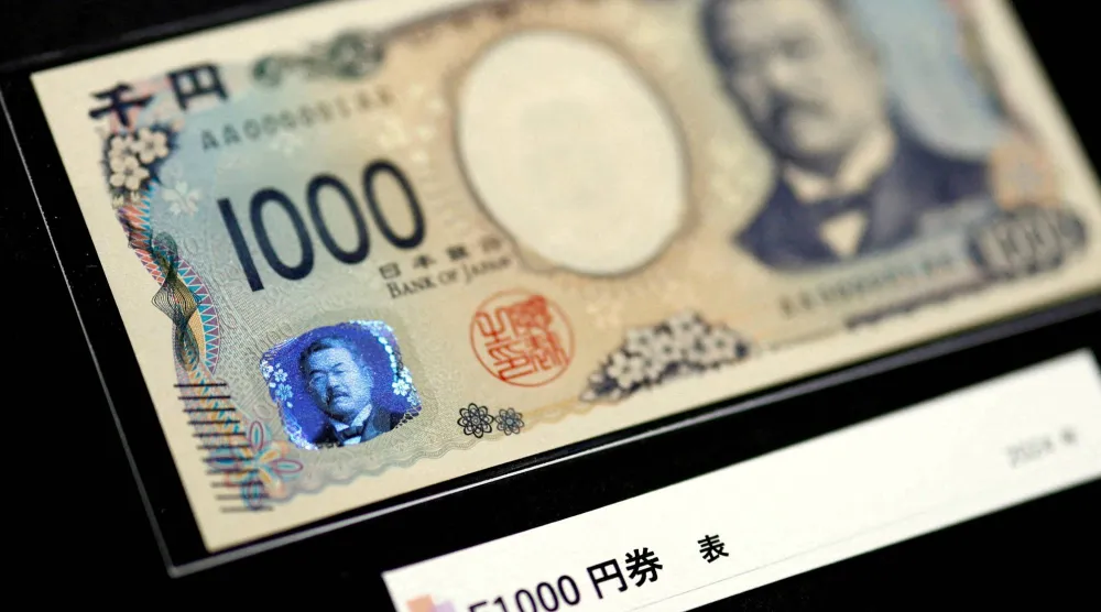 ورقة نقدية من فئة ألف ين ياباني (رويترز)