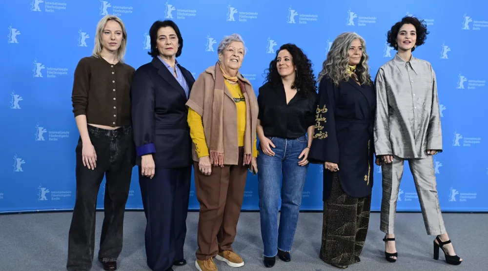 ليلى بوزيد تتوسط ماريون باربو وهيام عباس وسلمى بكار وفريال الشماري وآية بوترعة (إ.ب.أ)