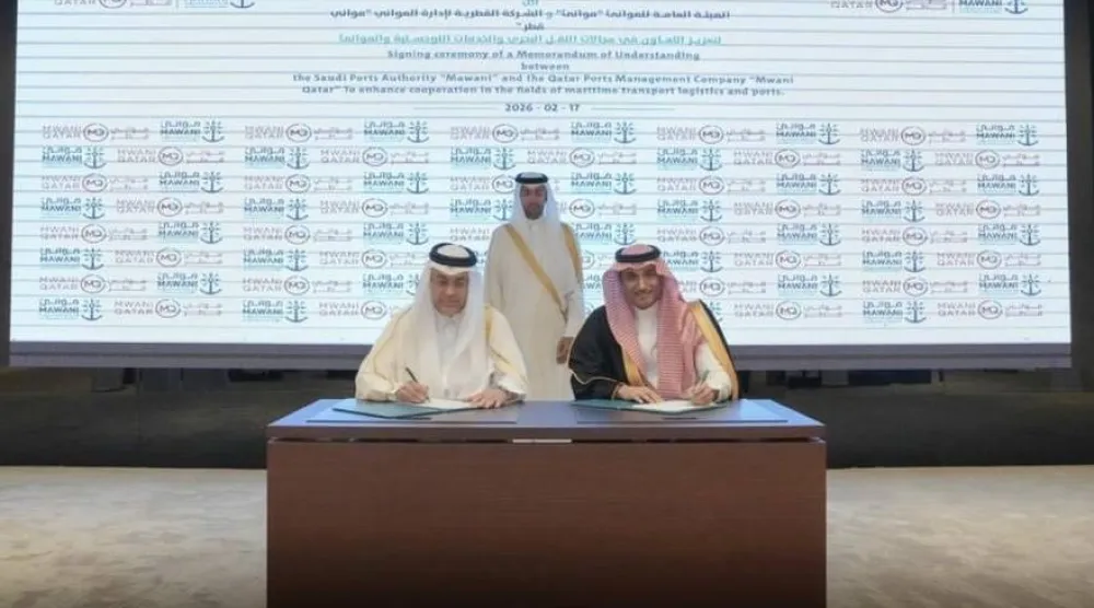 جانب من توقيع الاتفاقية بين الجانبين (قنا)