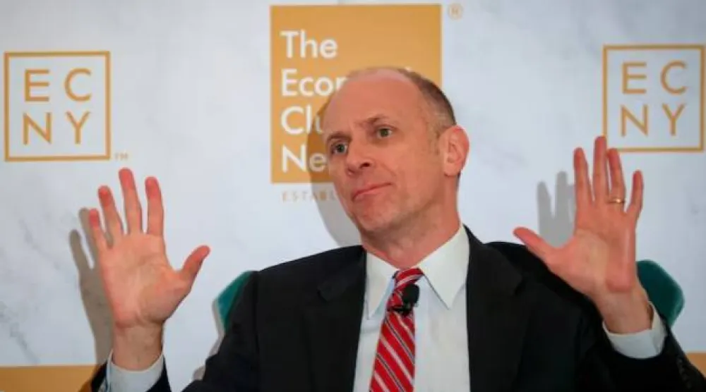 أوستان غولسبي يتحدث أمام نادي الاقتصاد في نيويورك (رويترز)