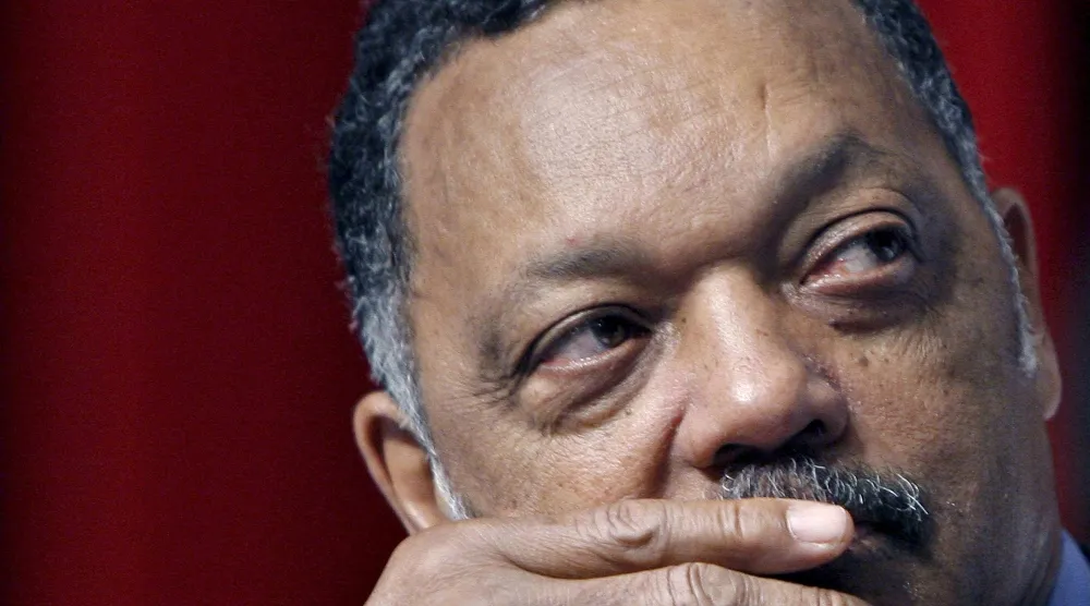 القس جيسي جاكسون في القمة السنوية العاشرة لمشروع رينبو بوش وول ستريت بنيويورك (إ.ب.أ)