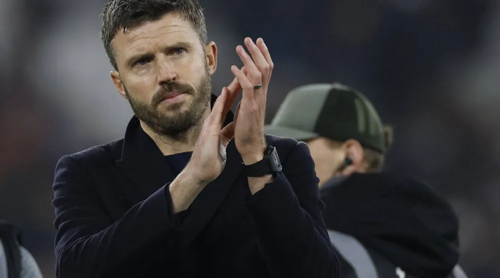 مايكل كاريك المدير الفني المؤقت لمانشستر يونايتد (رويترز)