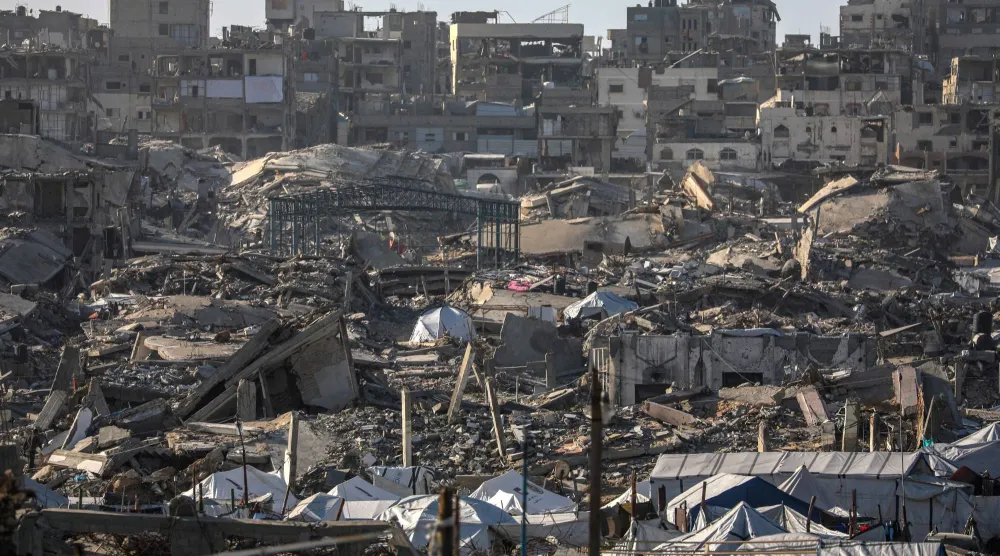 خيام مؤقتة لعائلات فلسطينية نازحة داخلياً في شرق مدينة غزة... 11 فبراير 2026 (إ.ب.أ)