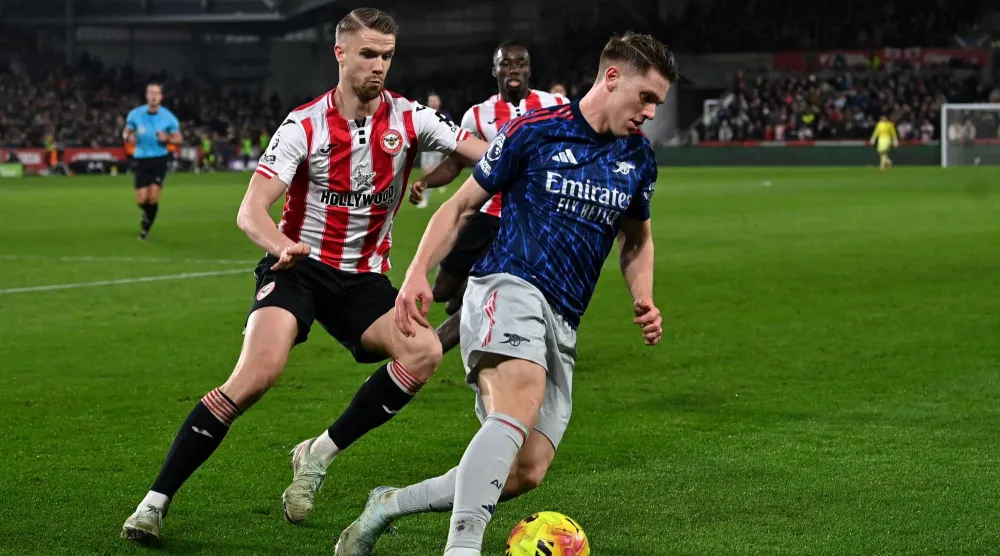 خلال مباراة في الدوري الإنجليزي الممتاز لكرة القدم بين فريقَي برينتفورد وآرسنال في لندن يوم 12 فبراير 2026 (أ.ف.ب)