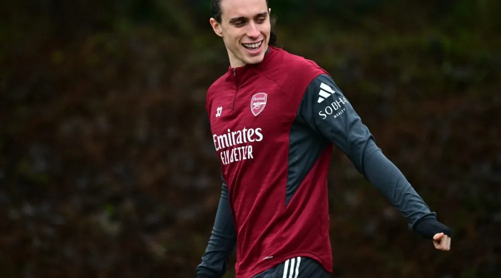 ريكاردو كالافيوري مدافع آرسنال (أ.ف.ب)