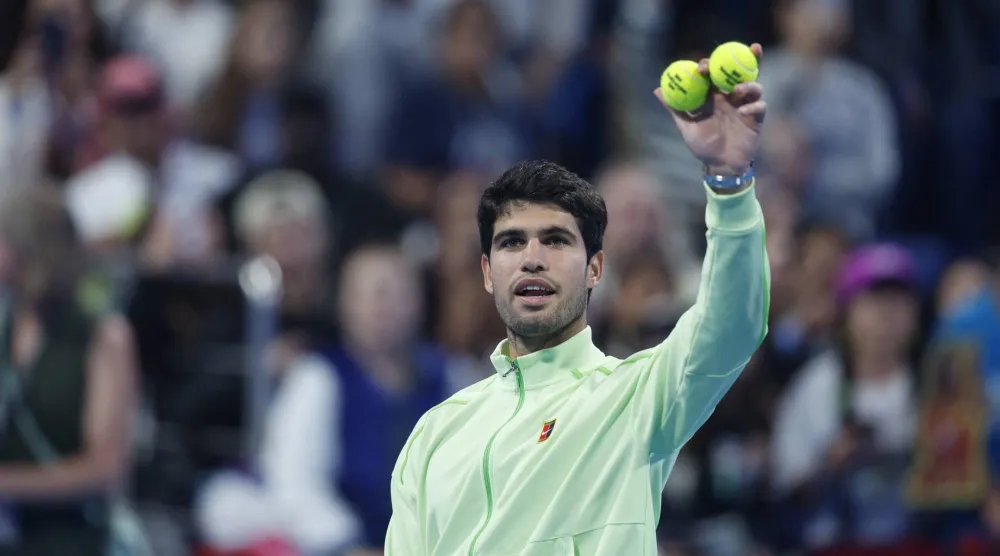 الإسباني كارلوس ألكاراس تأهل بصعوبة في الدوحة (أ.ف.ب)