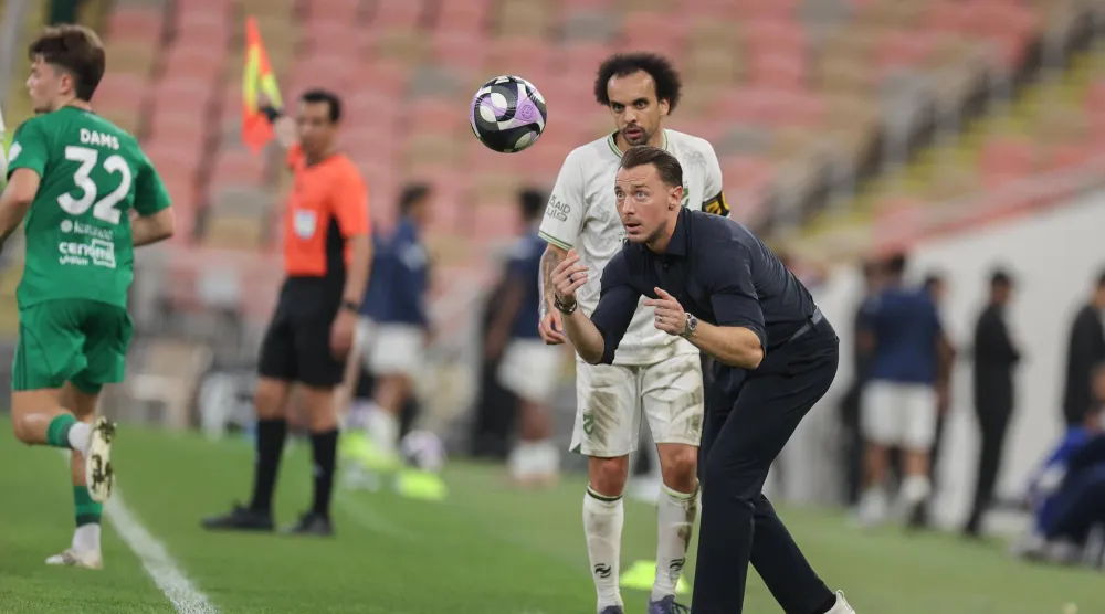 يايسله يسعى لإيجاد توازن في الأداء من أجل الحفاظ على لياقة لاعبيه (تصوير: عدنان مهدلي)