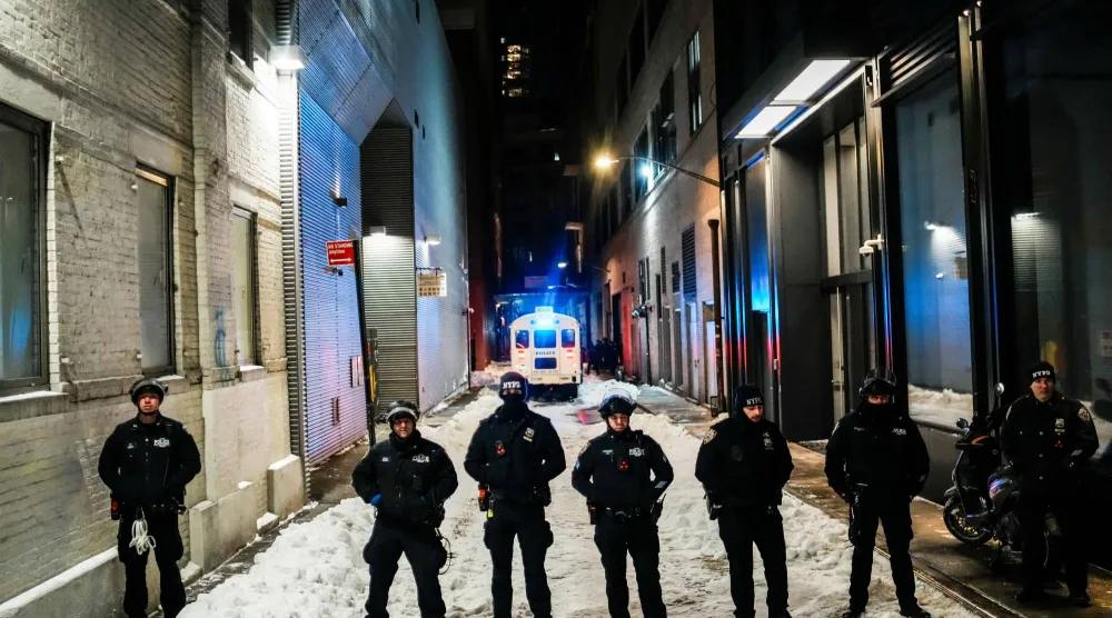 أفراد من شرطة نيويورك (رويترز)