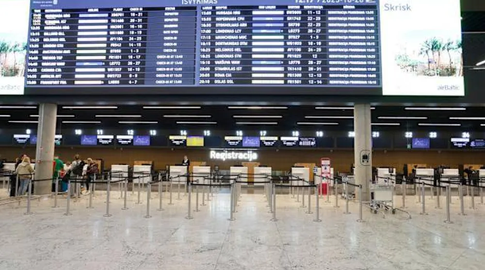 أُغلق المطار الواقع على بُعد نحو 30 كيلومتراً من بيلاروسيا أكثر من 10 مرات منذ أوائل أكتوبر 2025 بسبب مخاوف أمنية (أ.ف.ب) 