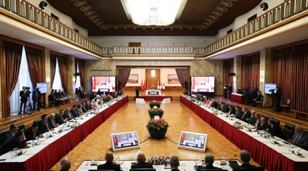 Parlamento komitesi, bugün PKK’nin feshedilmesi ve silahsızlandırılmasına ilişkin yasal çerçeveyi içeren rapor taslağı üzerinde oylama yapacak. (Türkiye Parlamentosu- X)