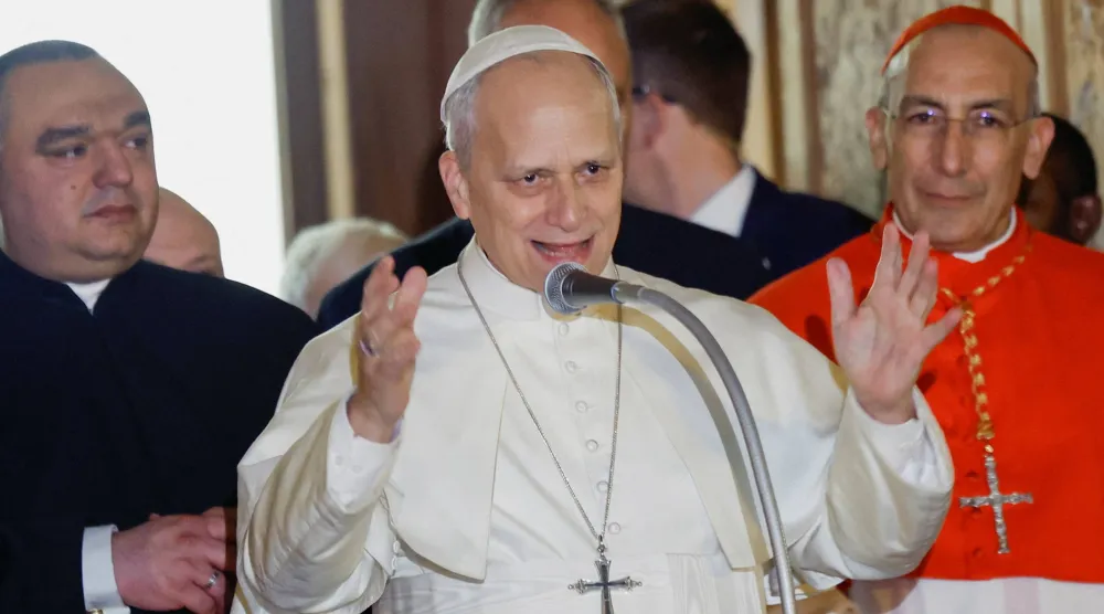 البابا ليو الرابع عشر بابا الفاتيكان يتحدث بعد ترؤسه قداساً خلال زيارة إلى روما في 15 فبراير الحالي (رويترز)