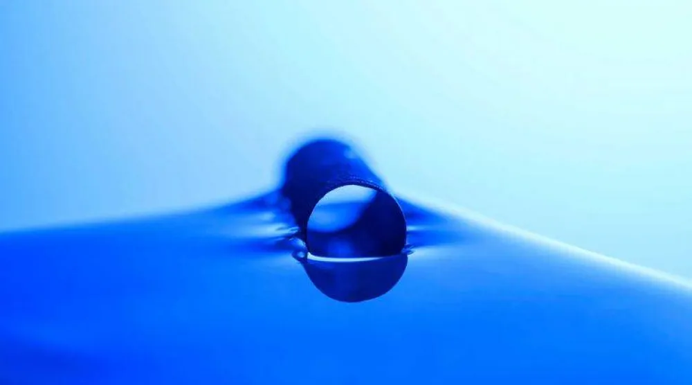 أنبوب ألمنيوم طافٍ لـ«حصد» التموجات البحرية