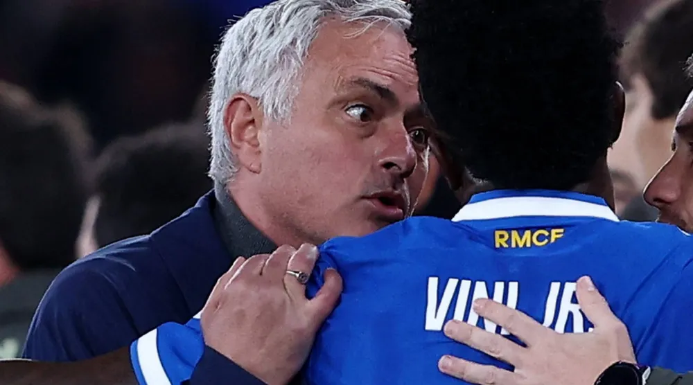 مورينيو الغاضب قال بعد المباراة إن رواية فينيسيوس تختلف عن رواية بريستياني (رويترز)