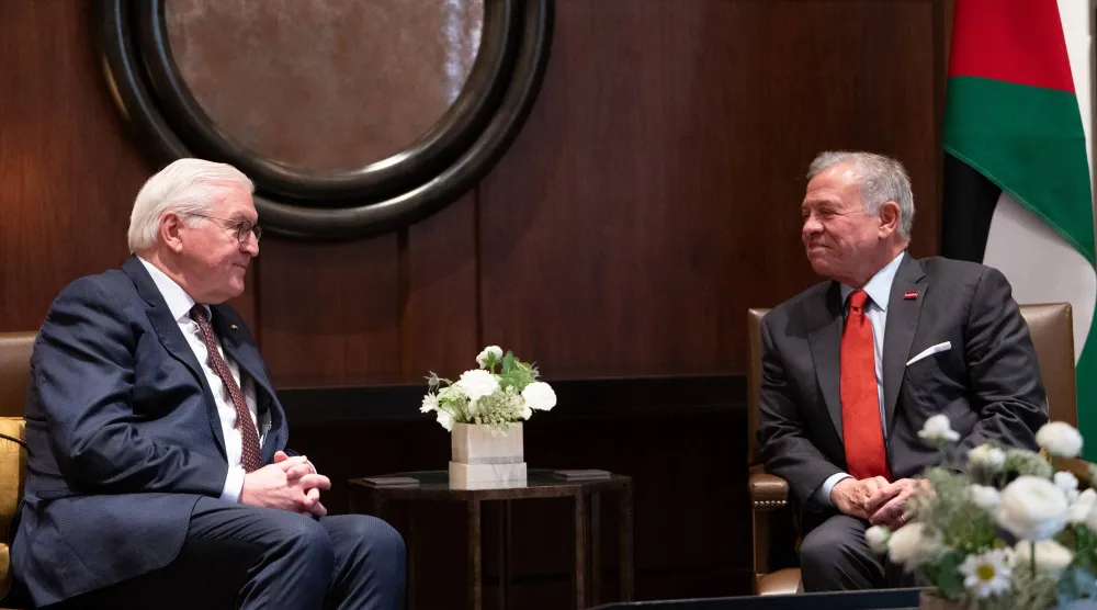 صورة ملتقطة في 18 فبراير 2026 بالعاصمة الأردنية عمّان تظهر الرئيس الألماني فرانك - فالتر شتاينماير يلتقي الملك الأردني عبد الله الثاني في قصر الحسينية (د.ب.أ)