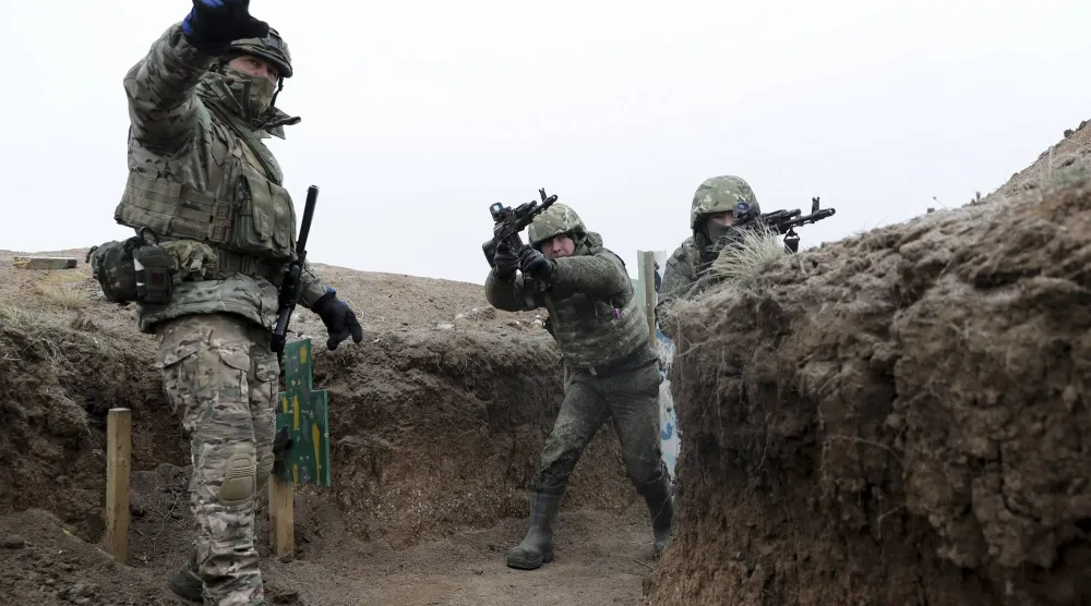 أرشيفية لجنود روس في أحد ميادين التدريب بمنطقة فولغوغراد الروسية (أ.ب)