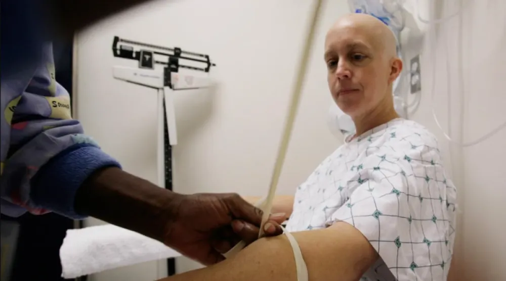 عادة واحدة بسيطة قد تُساعد بشكل كبير كلاً من المرضى الذين تم تشخيصهم حديثاً والمتعافين من السرطان (رويترز)