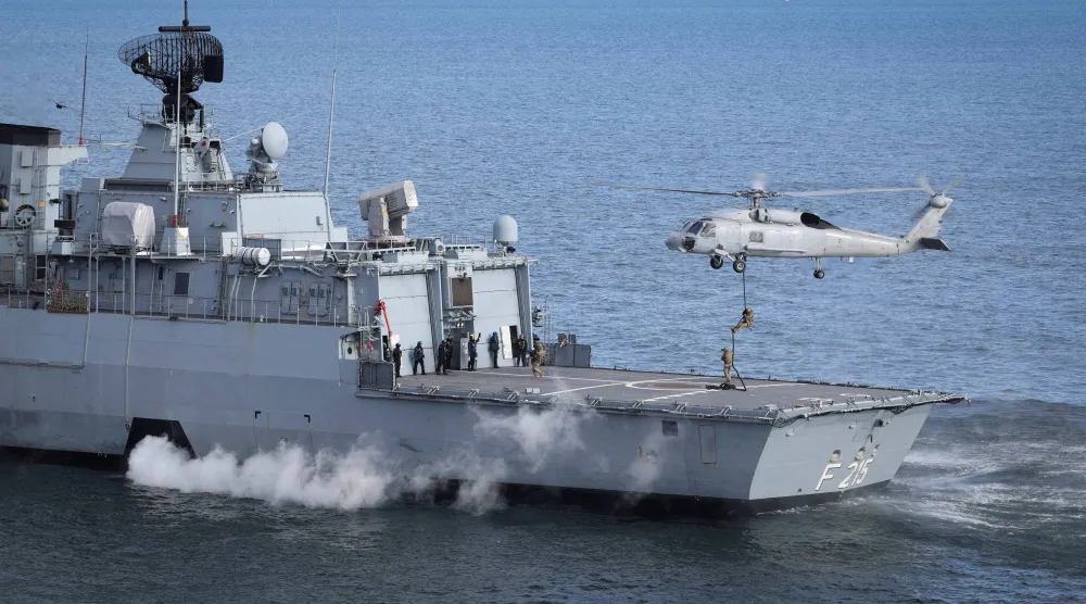 خلال تدريب «الناتو» في بحر البلطيق قبالة ميدان بوتلوس للتدريب العسكري في ألمانيا بتاريخ 18 فبراير 2026 (رويترز)