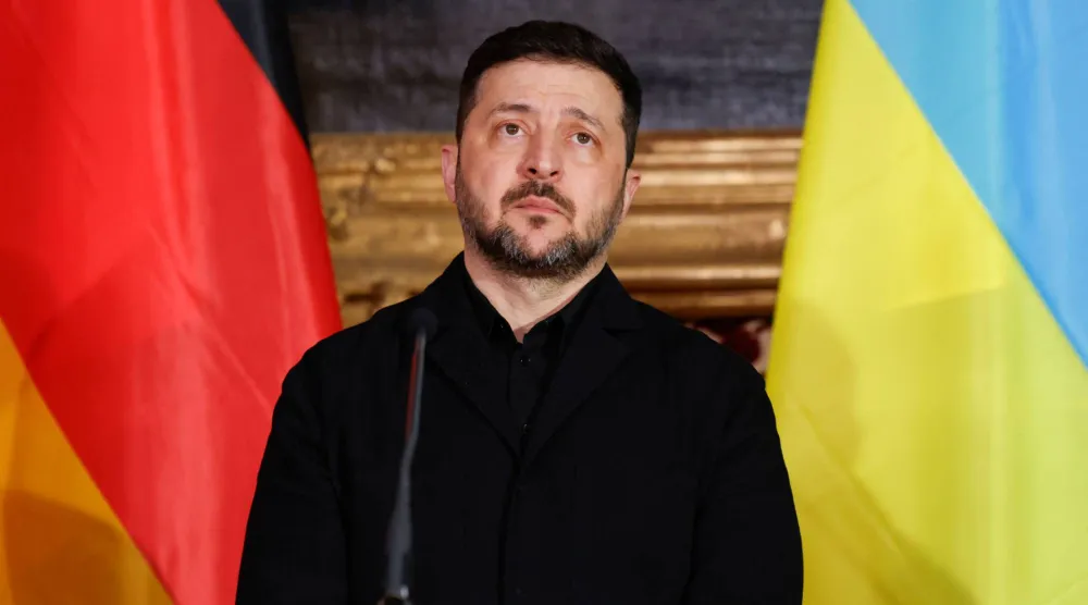 الرئيس الأوكراني فولوديمير زيلينسكي يدلي ببيان صحافي في ميونيخ 14 فبراير 2026 (أ.ف.ب)