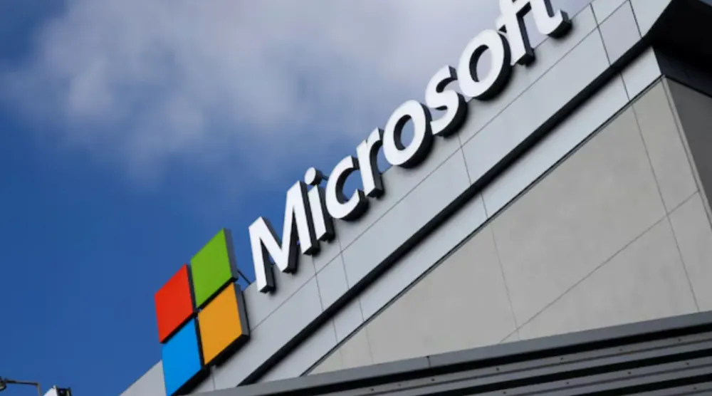 A Microsoft logo is seen a day after Microsoft Corp's $26.2 billion purchase of LinkedIn Corp, in Los Angeles, California, US, June 14, 2016. REUTERS/Lucy Nicholson
