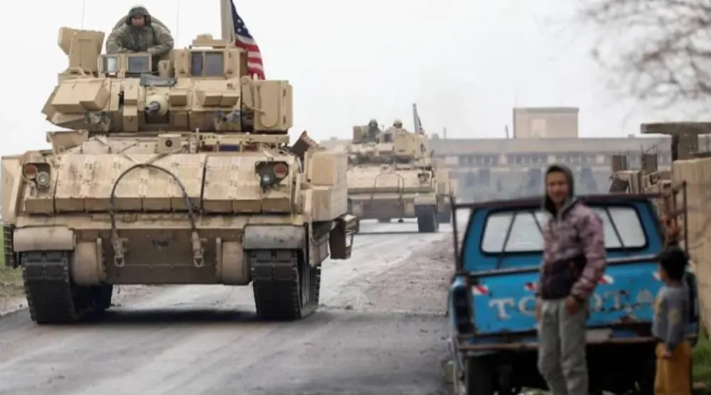 دورية للجيش الأميركي في مدينة القامشلي السورية (أرشيفية - رويترز)