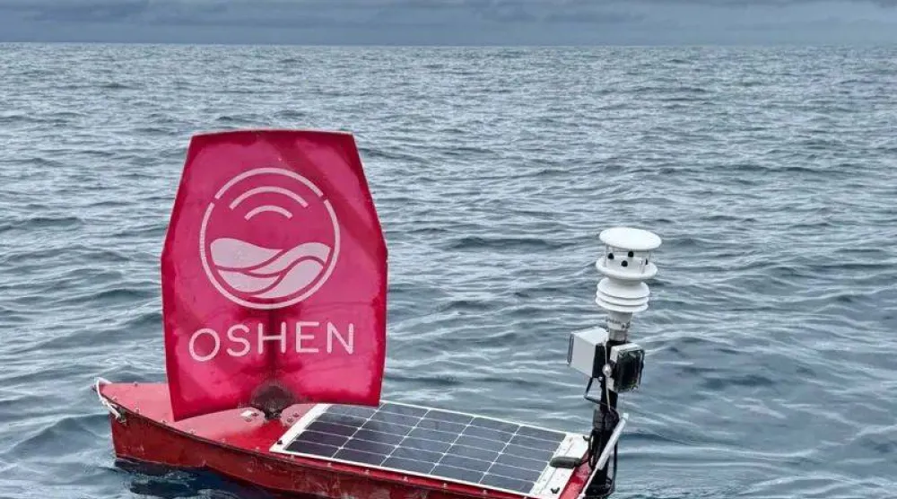 قوارب شراعية آلية تعمل كشبكة مراقبة بحرية