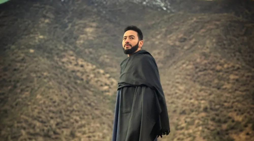 حماده هلال خلال تصوير المسلسل في المغرب (حسابه في «فيسبوك»)