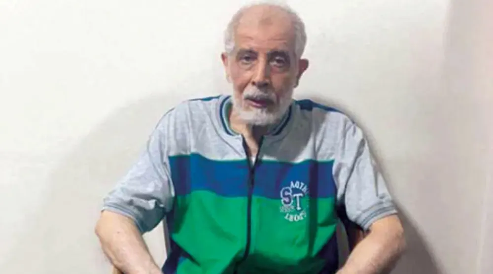 صورة لمحمود عزت من الصفحة الرسمية لوزارة الداخلية المصرية عقب القبض عليه في أغسطس 2020